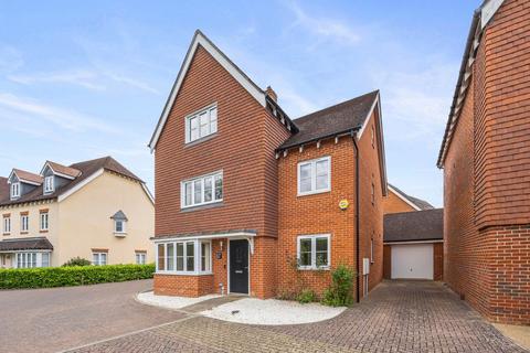 6 bedroom detached house for sale, Whittaker Drive, Horley RH6