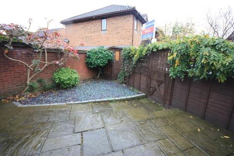 1 bedroom terraced house to rent, Bowers Close, Guildford GU4