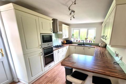 4 bedroom detached house for sale, Stanley Road, Rochford, Essex, SS4