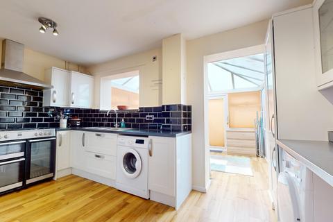 2 bedroom end of terrace house for sale, Royds Road, Ashford TN24 0DR