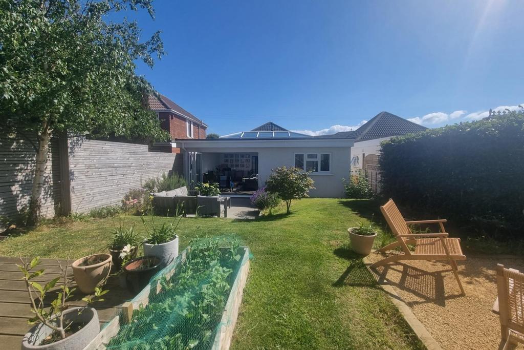 RAYNES ROAD, LEE ON SOLENT 3 bed detached bungalow for sale £525,000