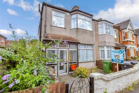 3 bedroom end of terrace house for sale, Peterborough Road, Leyton