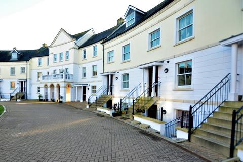 3 bedroom terraced house to rent, Royffe Way, Bodmin,