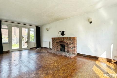 4 Crosby Gardens, Yateley, GU46 7RT