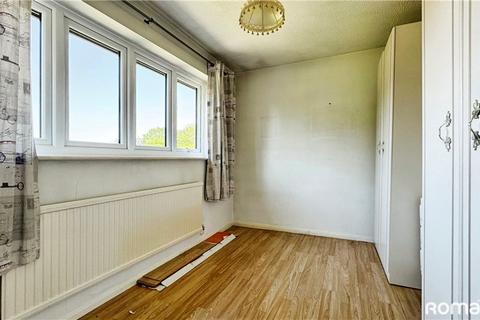 4 Crosby Gardens, Yateley, GU46 7RT