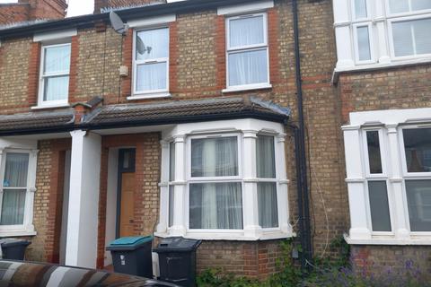 3 bedroom terraced house to rent, Leith Road, Wood Green, N22