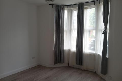 3 bedroom terraced house to rent, Leith Road, Wood Green, N22