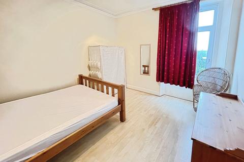 2 bedroom flat to rent, Blackness Road, Dundee, DD2