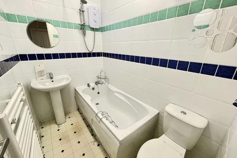 2 bedroom flat to rent, Blackness Road, Dundee, DD2