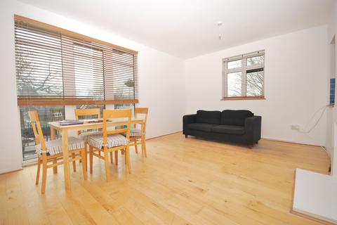 3 bedroom flat to rent, Dulwich Common East Dulwich SE22