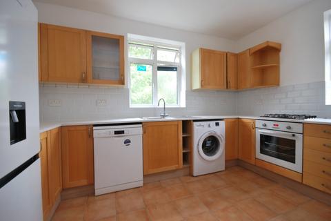 3 bedroom flat to rent, Dulwich Common East Dulwich SE22