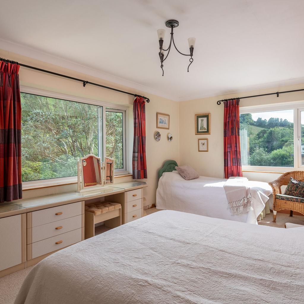 Bedroom 2 Brambles, Weeke Hill, Dartmouth