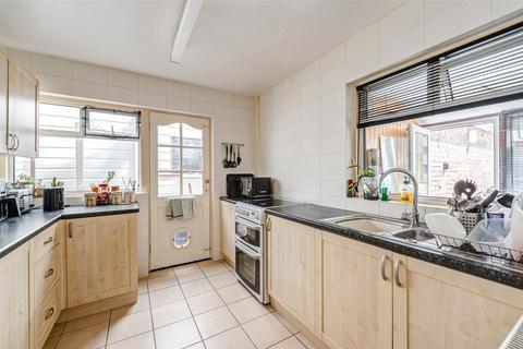 2 bedroom bungalow for sale, Penstone Close, Lancing, West Sussex, BN15