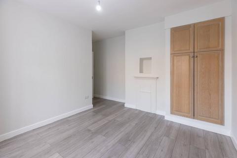 4 bedroom flat to rent, The Grange, East Finchley, London, N2