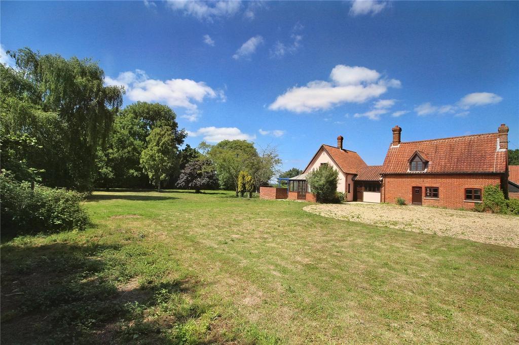 Norwich Road, Long Stratton, Norwich... 4 bed detached house for sale