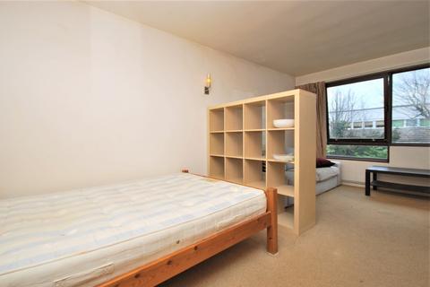 Studio to rent, Bampton Road Forest Hill SE23