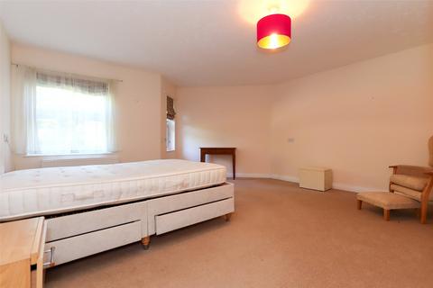 2 bedroom apartment for sale, Wildwood Court, Cedars Village, Chorleywood, Hertfordshire, WD3