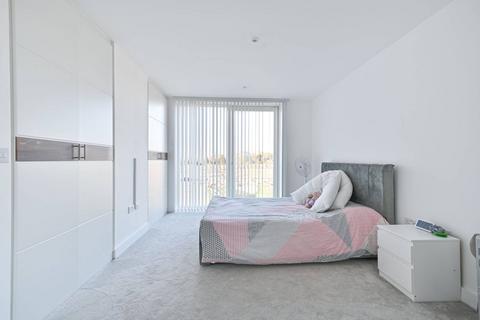 3 bedroom flat to rent, Handley Drive, Kidbrooke, London, SE3