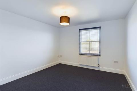 1 bedroom flat to rent, Upperton Gardens, Upperton