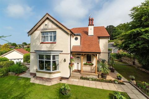 4 bedroom detached house for sale, Linden Walk, Prestatyn, Denbighshire LL19 9EE