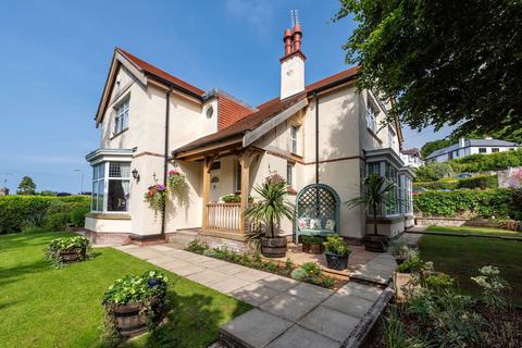 4 bedroom detached house for sale, Linden Walk, Prestatyn, Denbighshire LL19 9EE