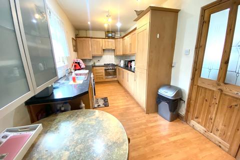 3 bedroom semi-detached house to rent, Hart Road, Manchester M14