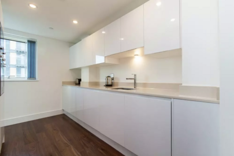 3 bedroom flat to rent, Duckman Tower, London E14