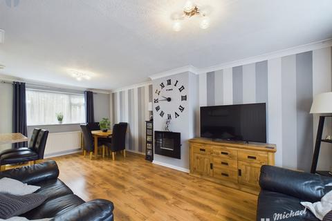 3 bedroom terraced house for sale, Berryfield Road, Aylesbury, Buckinghamshire