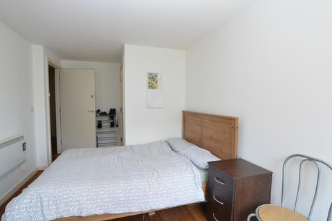 2 bedroom flat to rent, Park Road, London SW19