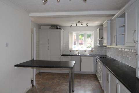 4 bedroom terraced house to rent, Waltham Close, Hutton, Brentwood, Essex, CM13