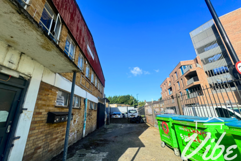 Garage to rent, Constable Crescent, London N15