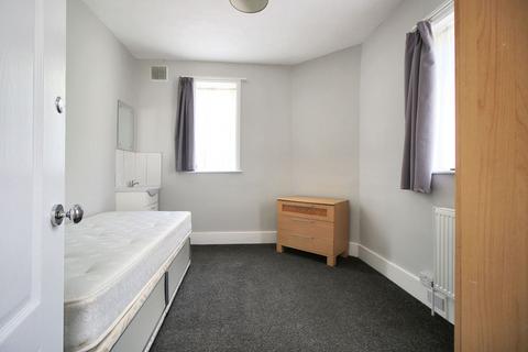 1 bedroom property to rent, Brentwood Road, Romford, RM1