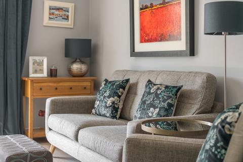 10 Flambard Way, Godalming, GU7 1FA