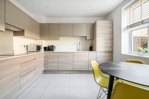 10 Flambard Way, Godalming, GU7 1FA