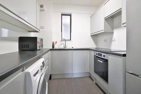 2 bedroom flat to rent, Fife Road, Kingston Upon Thames