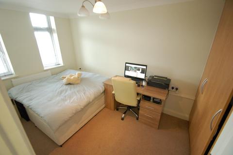 2 bedroom flat to rent, Vivian Avenue, London NW4