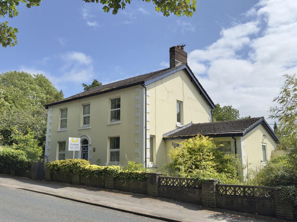 Dowbridge, Kirkham, PR4 3 bed detached house for sale £500,000
