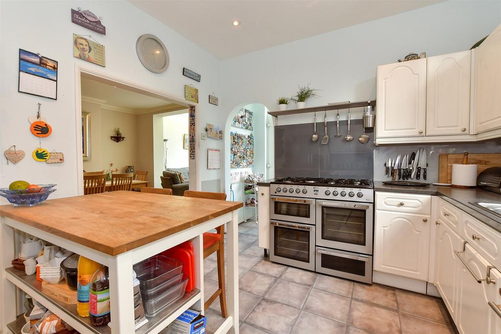 Kitchen/ Breakfast Area