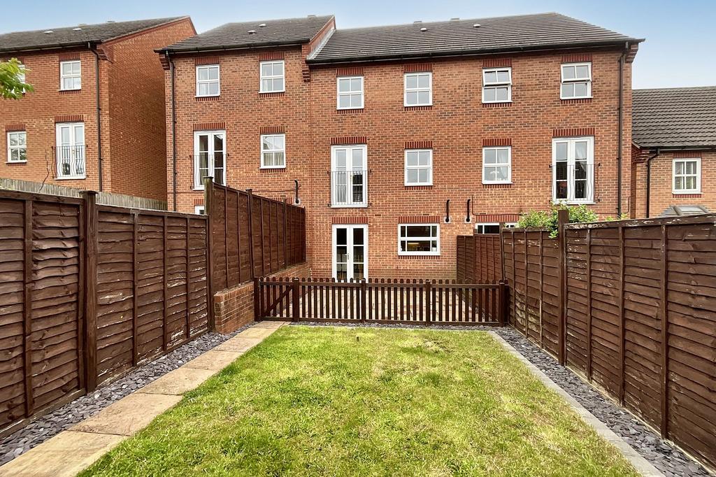 Staples Drive, Coalville LE67 3 bed townhouse for sale £220,000