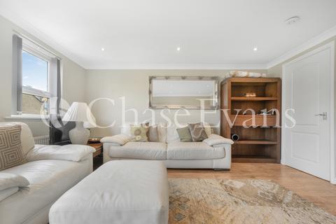 20 Schooner Close, London, E14 3GG