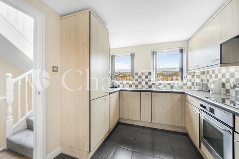 20 Schooner Close, London, E14 3GG