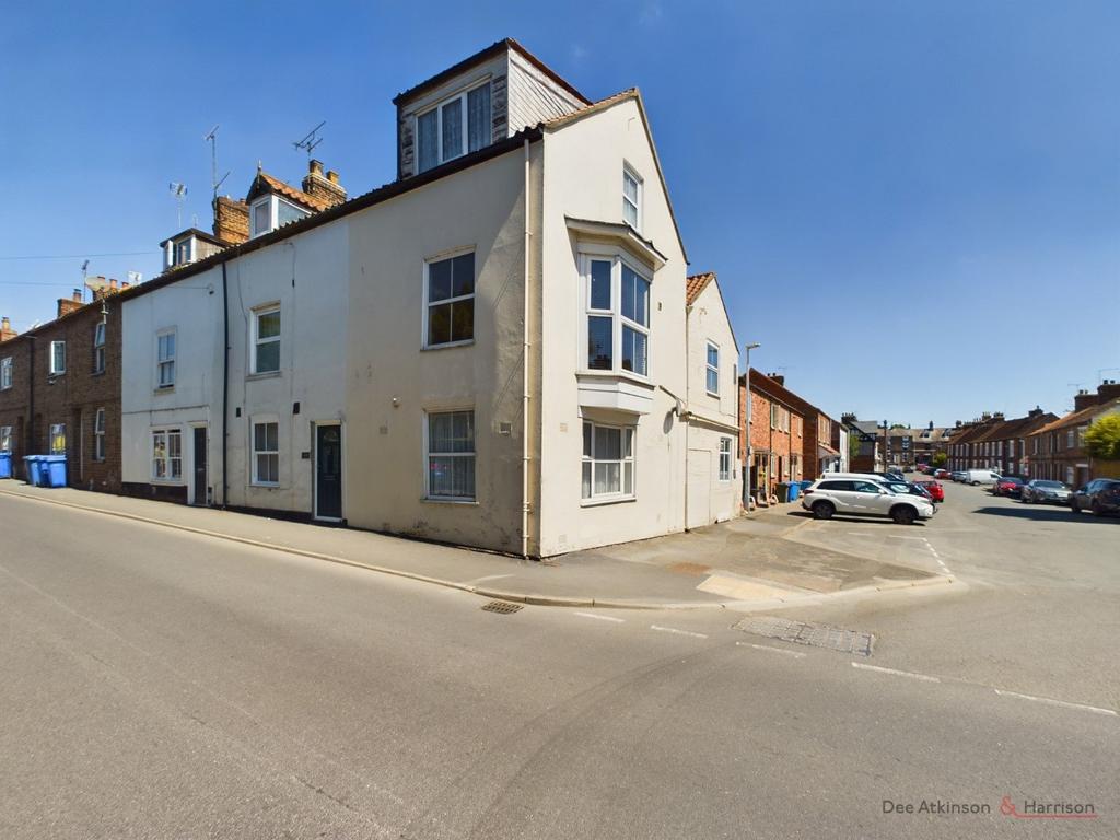 3 Bedroom End Terrace House - For Sale