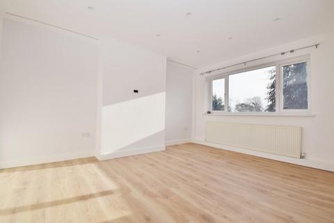 2 bedroom maisonette to rent, Chamberlain Way, Pinner