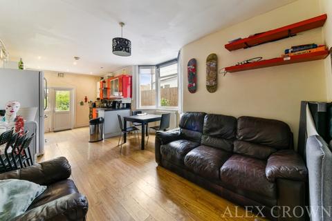 5 bedroom terraced house to rent, Falkland Road, Harringay Ladder