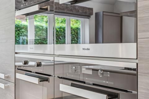 76 Gregories Road, Beaconsfield, HP9 1HL