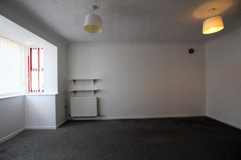 2 bedroom flat to rent, Lowestoft, NR32