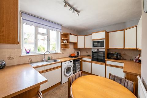 3 bedroom end of terrace house for sale, Taynton Drive, Merstham, RH1