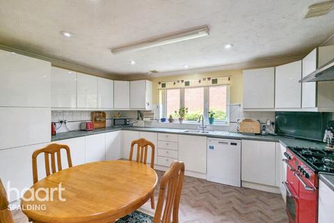 4 bedroom detached bungalow for sale, Sutton Bridge PE12