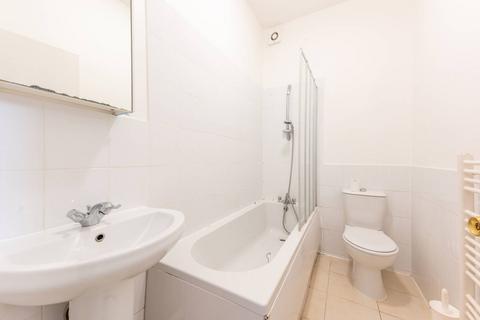 2 bedroom flat to rent, Linden Gardens, Chiswick, London, W4