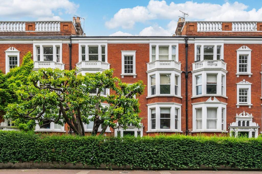 Albert Bridge Road, Battersea... 2 bed flat for sale £900,000